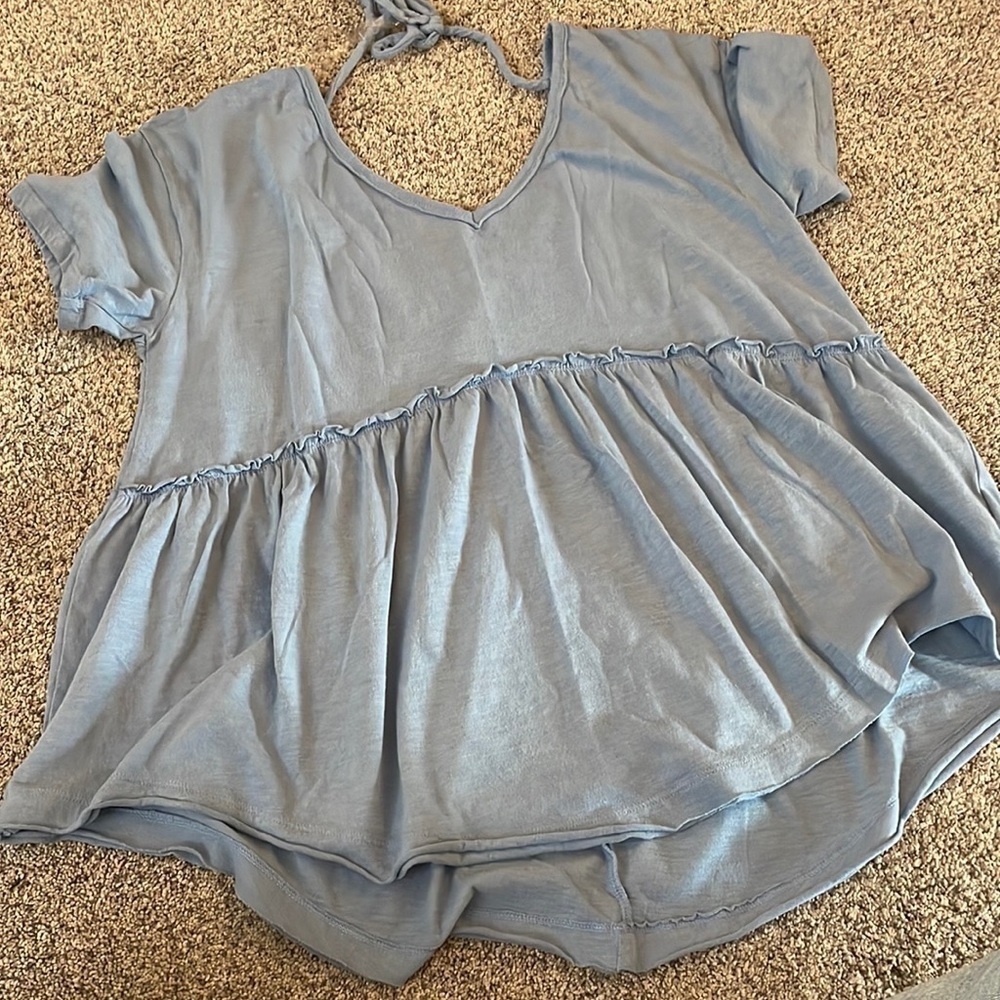⭐️ 3 for $20 so blue shirt small